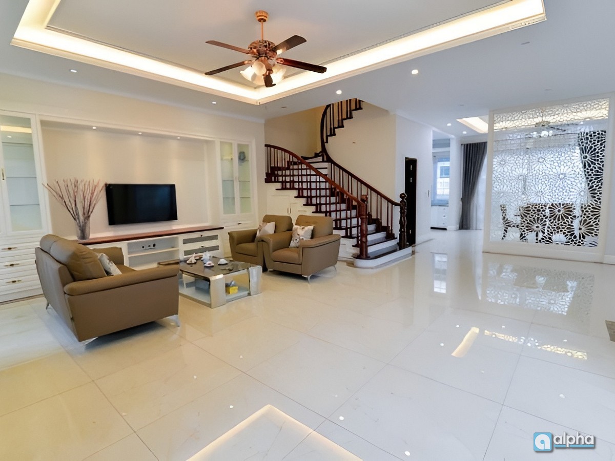 Walk to work to Vinhomes office from Anh Dao villa for rent