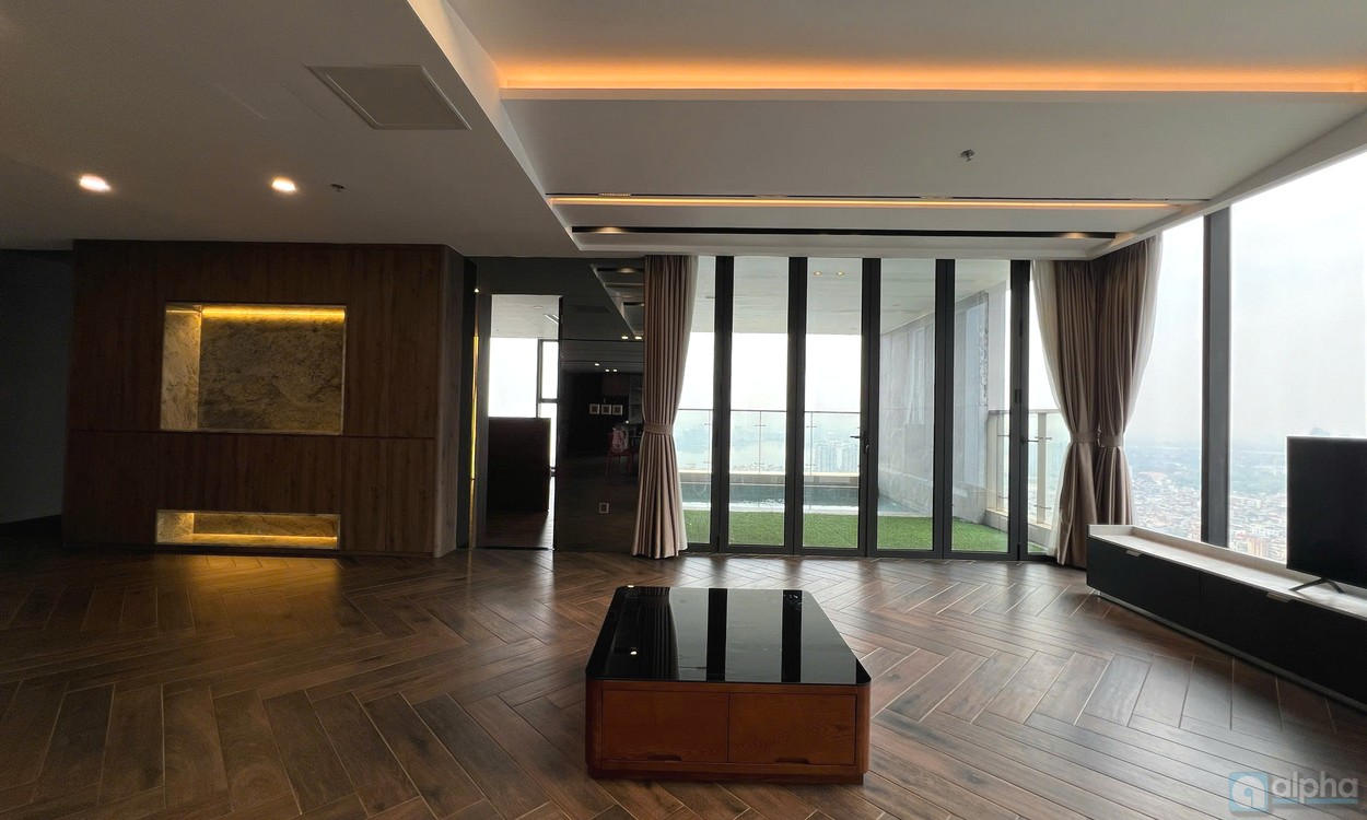 Cho thuê căn hộ penthouse 3 phòng ngủ view hồ tại Vinhome Metropolis. Cho thuê căn hộ penthouse 3 phòng ngủ view hồ tại Vinhome Metropolis.