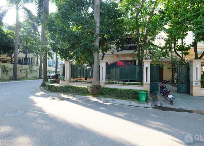 A renovated nice green Villa in Ciputra for rent