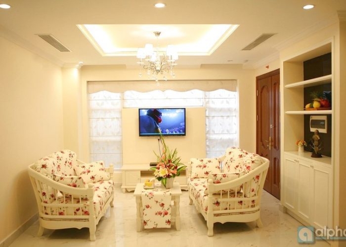 2 bedroom apartment for rent on Phan Dinh Phung street, Ba Dinh, Hanoi