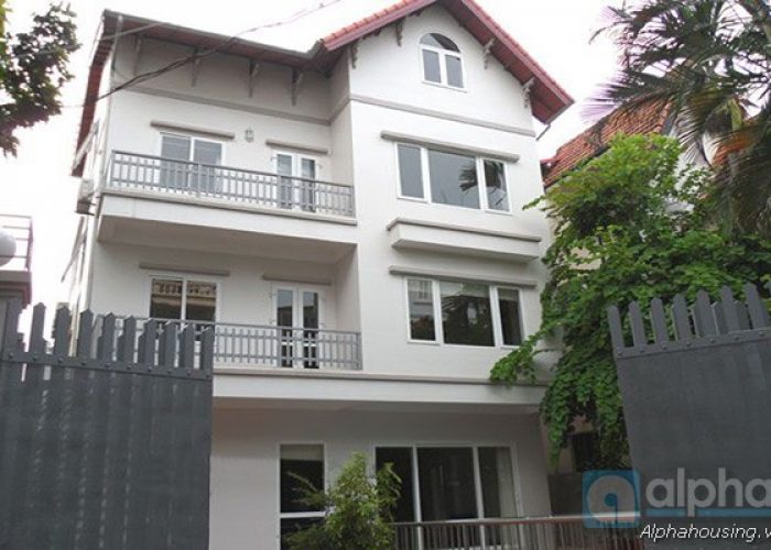 Modern style villa for rent in Tay Ho, Ha Noi, spacous living room, swimmning pool.