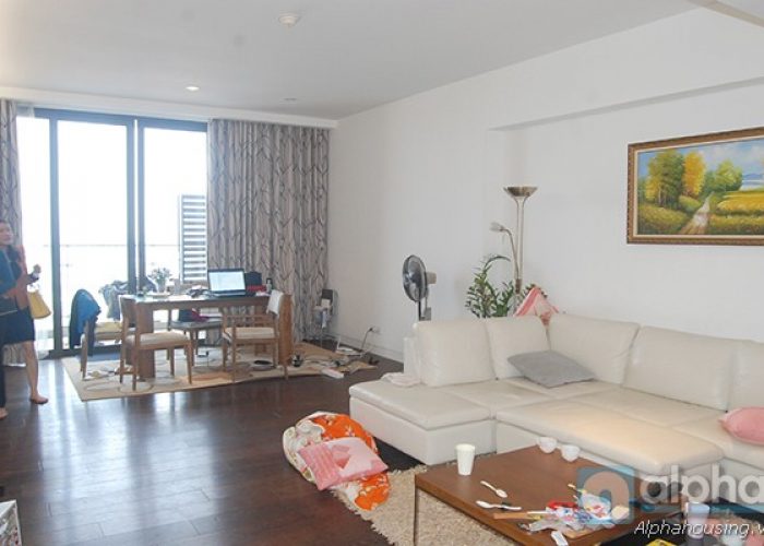 Spacious apartment for rent in Indochina tower, Cau Giay, 03 bedrooms, good quality.