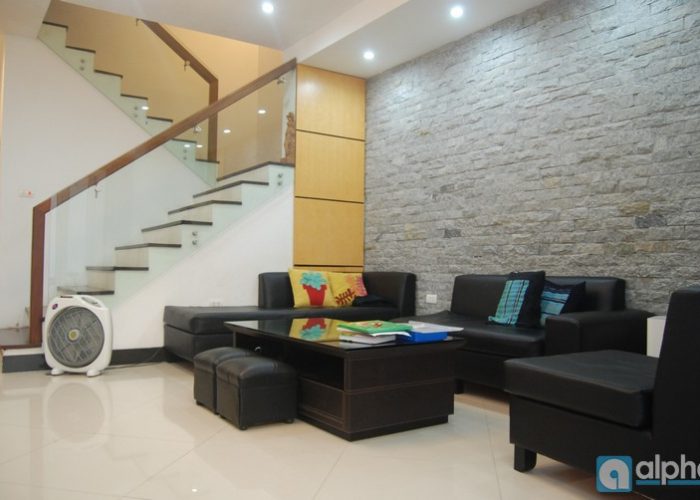 Five bedroom house for rent in Nghi Tam area, Hanoi