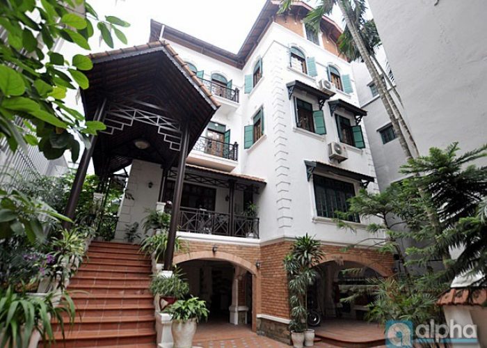Beauty villa for rent on To Ngoc Van Street, West-Lake area