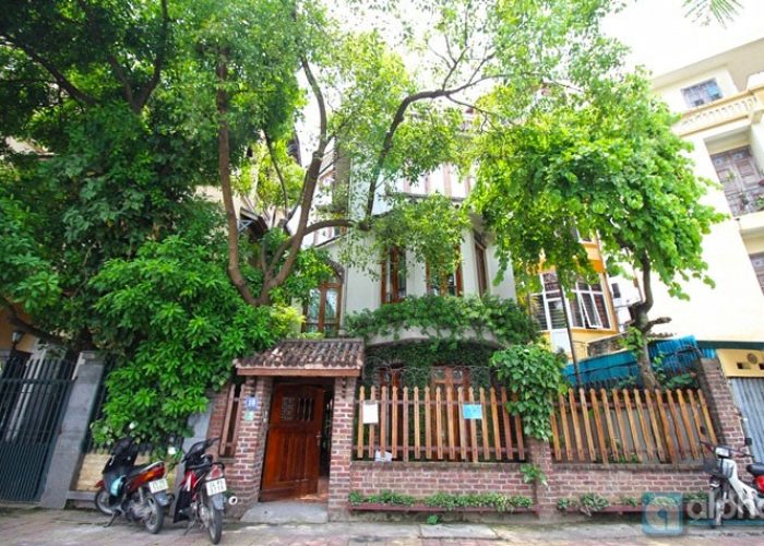Lake view semi-detached house for rent in Tay Ho, Hanoi