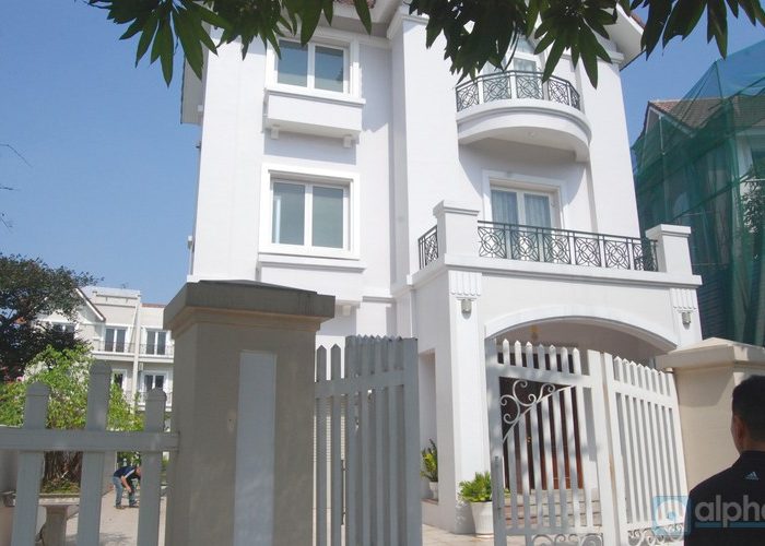 Charming Villa Vinhomes RiverSide for Rent on Hoa Sua,