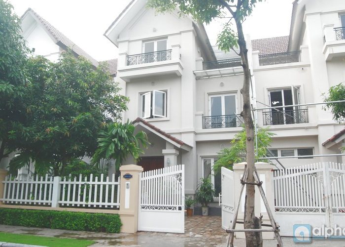 Elegant Villa for Rent on Hoa Lan street, Vinhomes Riverside