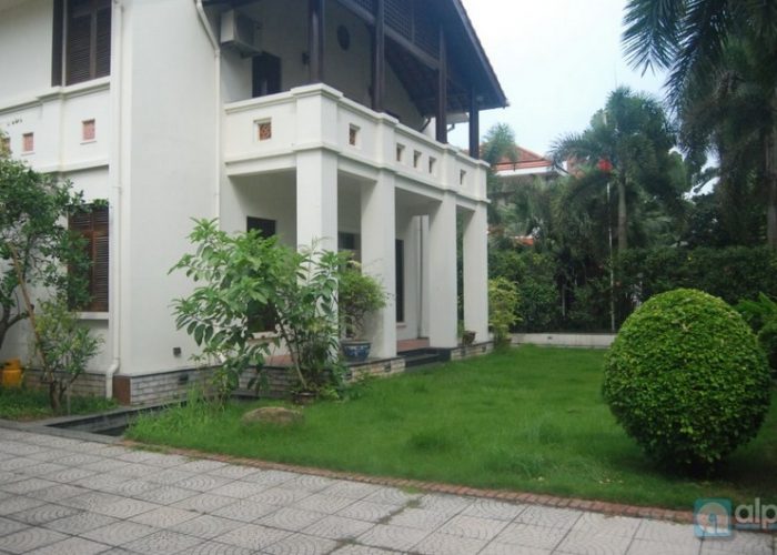 Ambassador villa with a nice garden in West Lake area for lease