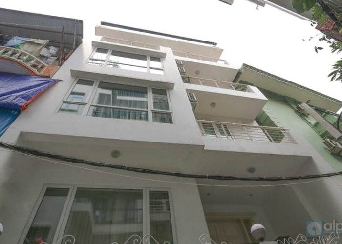 Five bedroom house for rent in on Xuan Dieu Str., garage, car access
