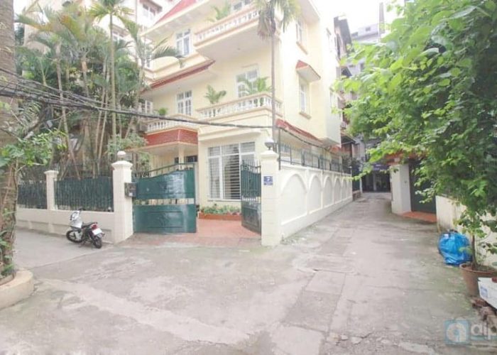 Five bedroom detached house for rent in Tay Ho, surrounding garden