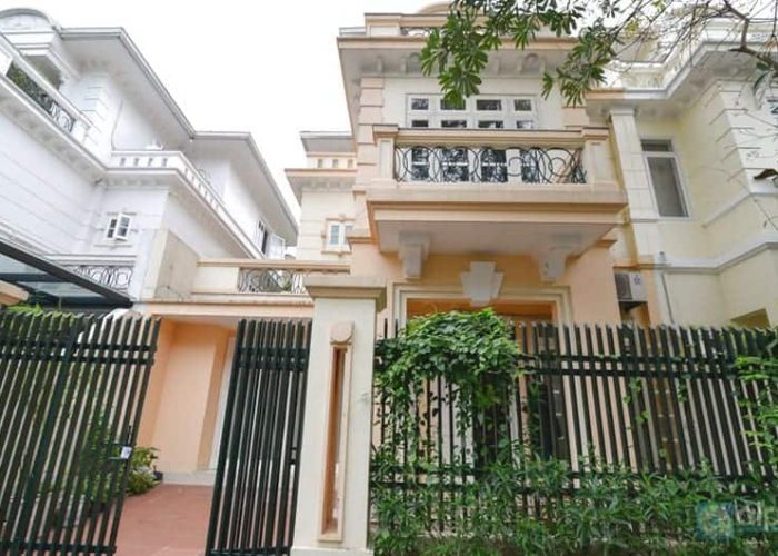 Five bedroom house near UNIS in Ciputra for lease