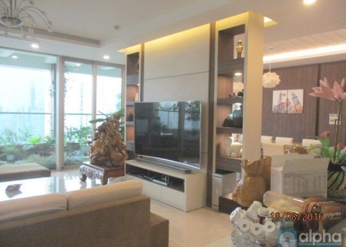 Penthouse apartment for rent in Mandarin Garden with 3 bedrooms, fully furniture