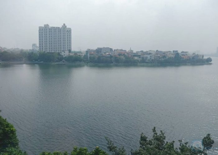 Lake view one bedroom apartment in Quang An for rent!