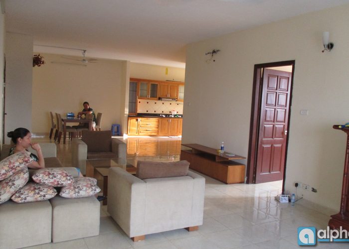 Apartment for rent in Cau Giay, 3 bedrooms, 650 USD
