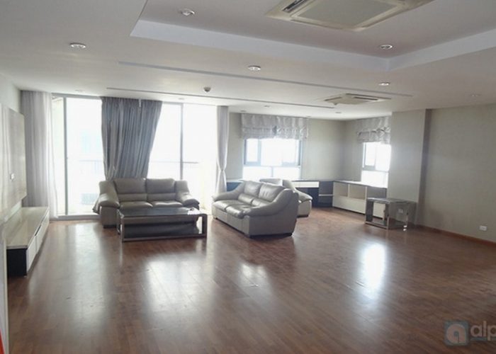 Large apartment for rent in Mipec Tower