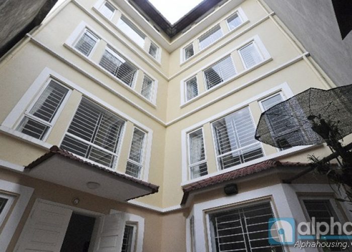 5 bedroom house for lease in Tay Ho area, Hanoi, Peaceful location