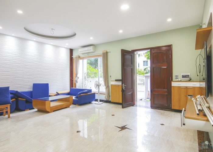 Anh Dao Vinhomes Riverside villa for lease