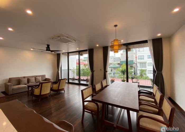 Cho thuê căn hộ DV 3PN rộng đẹp 160m2 Đặng Thai Mai, Tây Hồ