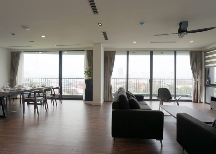 Duplex apartment in To Ngoc Van/ 300m2-3brs to rent