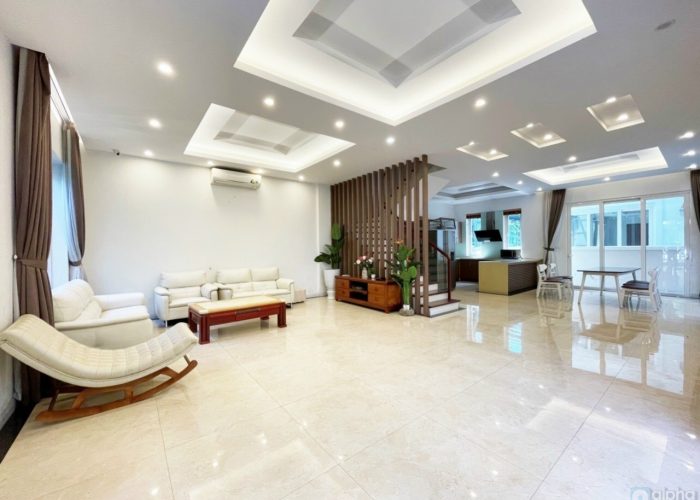 Fully furnished villa for rent in Vinhomes Riverside – good price