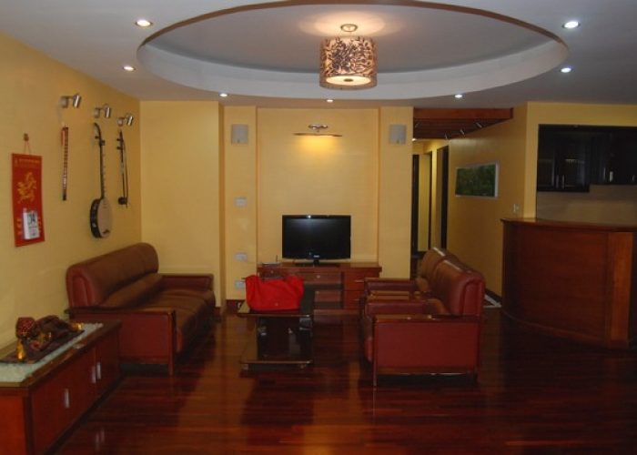 Wooden floor, 02 bedrooms apartment for rent in Ba Dinh