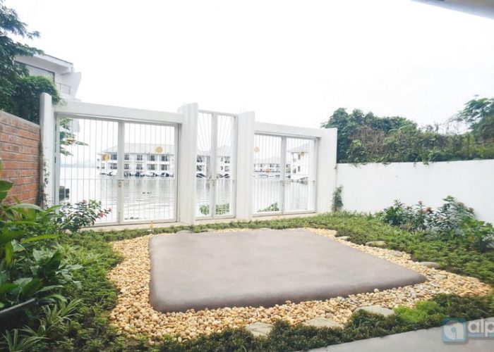 Lakeview garden villa for rent in Tay Ho