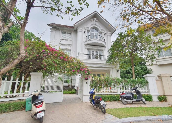 Luxury villa for rent in Vinhomes Riverside Long Bien