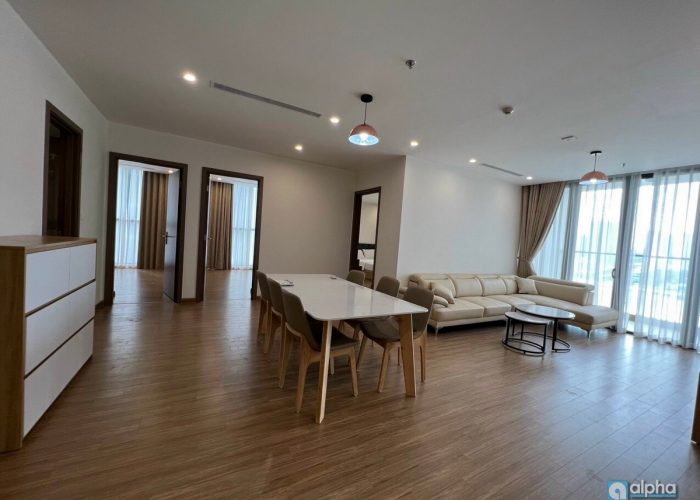Spacious 4BR/150m2 apartment in Vinhomes Skylake for rent