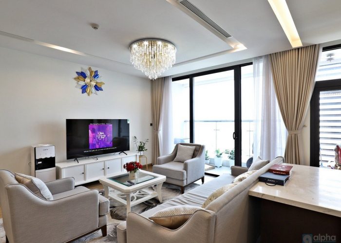 Westlake view 3BR apartment for rent in Vinhomes Metropolis – Lieu Giai, Ba Dinh