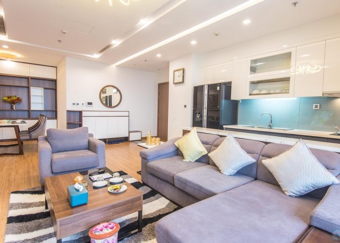Modernly cozy 4-bed apartment in Vinhomes Metropolis for lease.