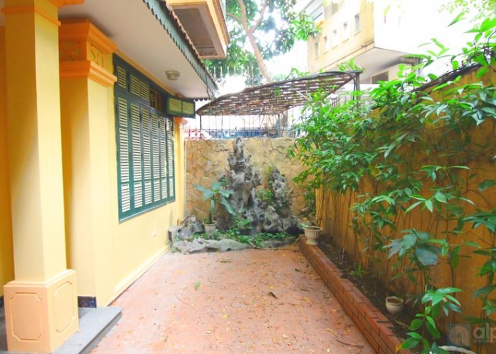 A charming 3 bedroom House in Ba Dinh for rent