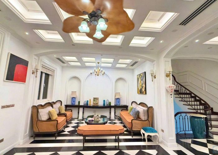 Semi-detached villa with 04 bedrooms to rent in Vinhomes Riverside.