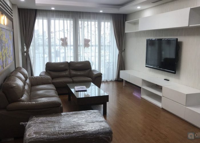 Lightly apartment for rent in Madarin Garden – C2 building